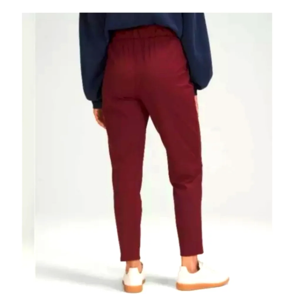 Lululemon Stretch High Rise Jogger pants in  Red Merlot Luxtreme